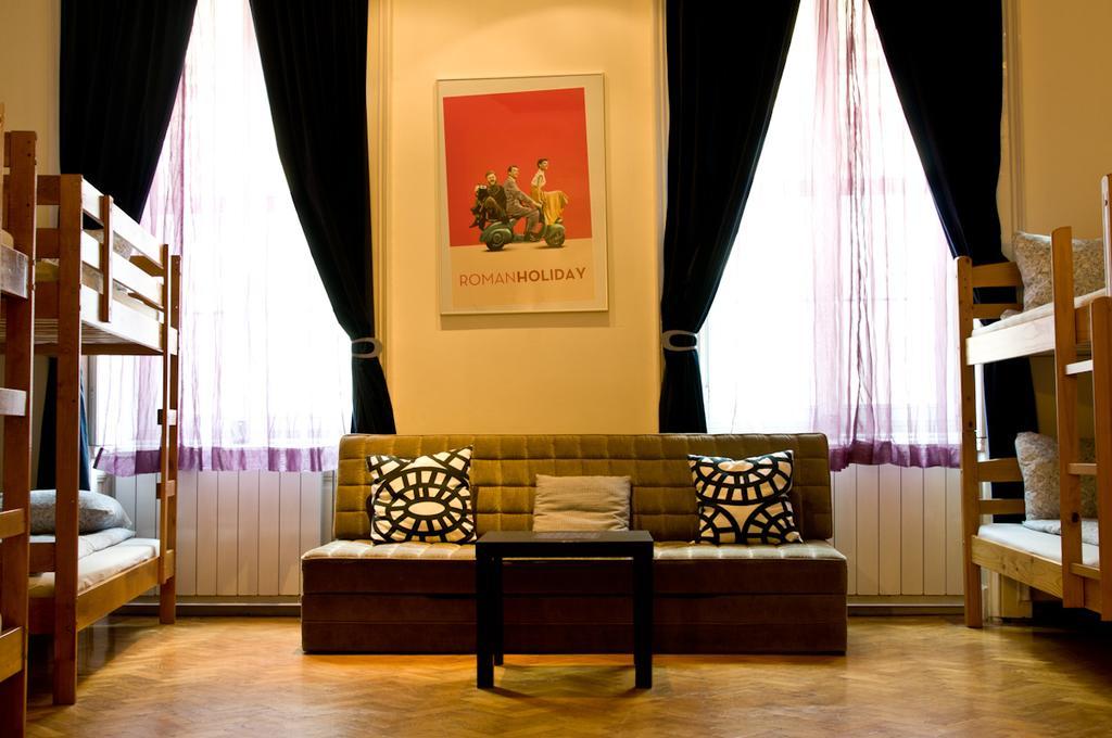 11Th Hour Cinema Hostel - Budapest — Photos 2