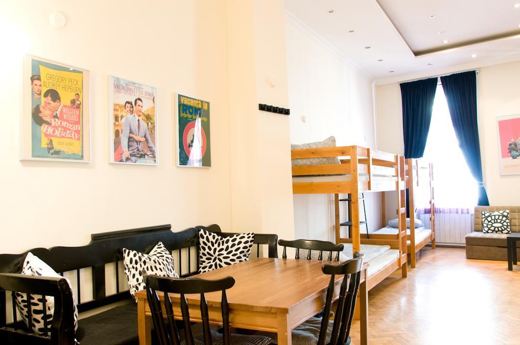 11Th Hour Cinema Hostel - Budapest — Photos 3